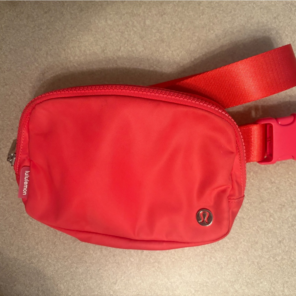 Lululemon Belt Bag - Lipgloss